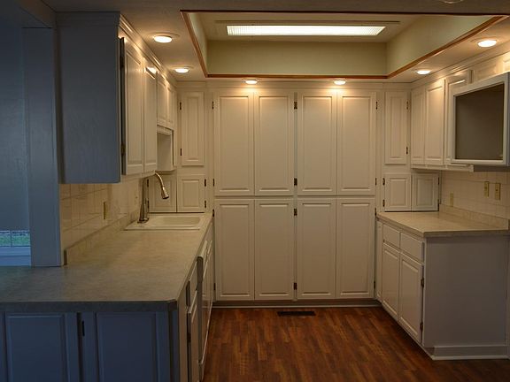 4th image of 609 Sheridan Dr