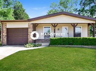 1240 Dorne Dr, Ballwin, MO 63021