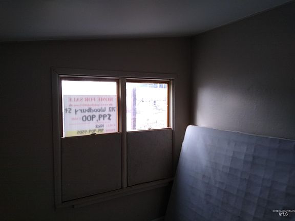 5th image of 712 Woodbury St