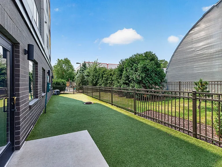 Spectrum Apartments & Townhomes — Photo 16