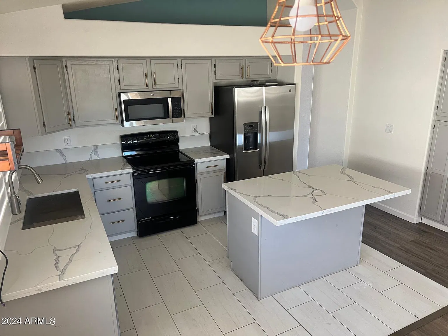 3 bed, 2.0 bath, 1661 sqft, $2,500 — Photo 3