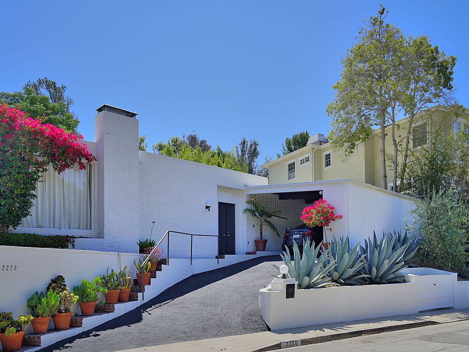 2nd image of 2220 Beverly Glen Pl