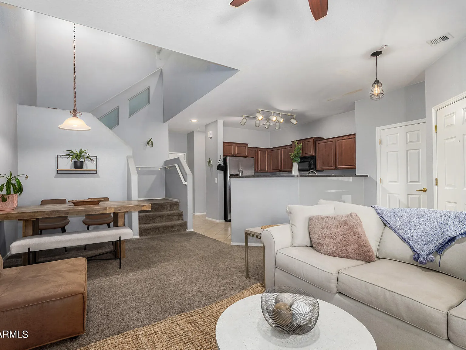 3 bed, 2.5 bath, 1539 sqft, $2,300 — Photo 2