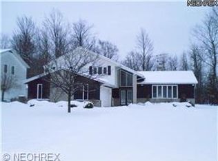 5912 Blakley Dr, Highland Heights, OH 44143