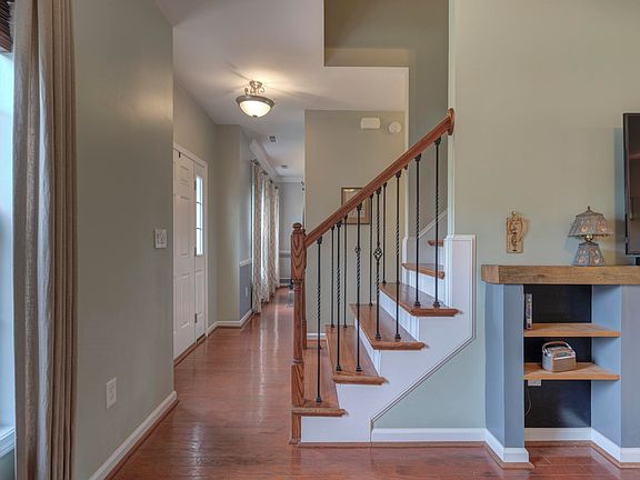 4th image of 205 Windsor Dr