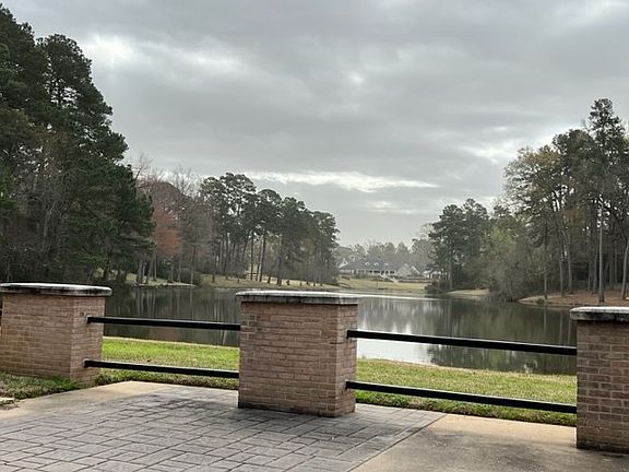 3rd image of Waterford Cir