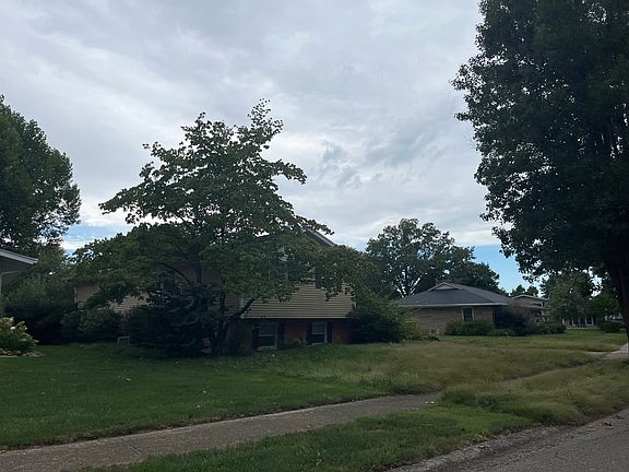 3rd image of 111 Collier Dr