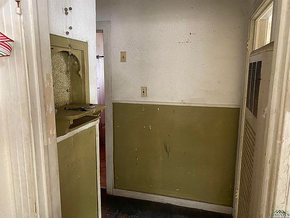5th image of 1701 Holly St