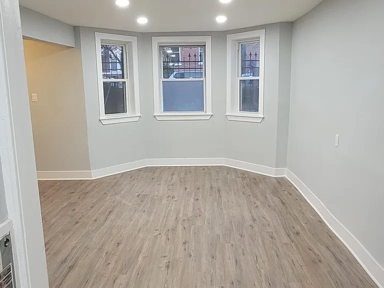 2346 S Sacramento Ave #1F — Photo 6