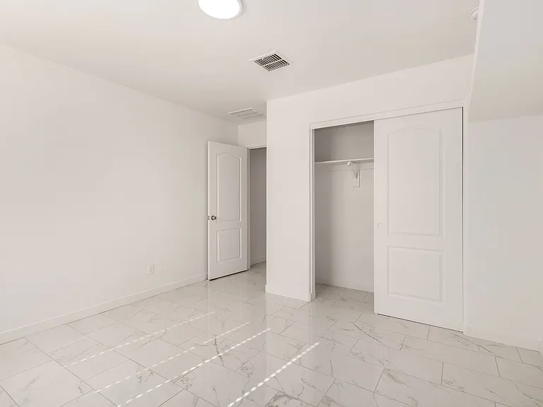 24409 W Sheraton Ln — Photo 31