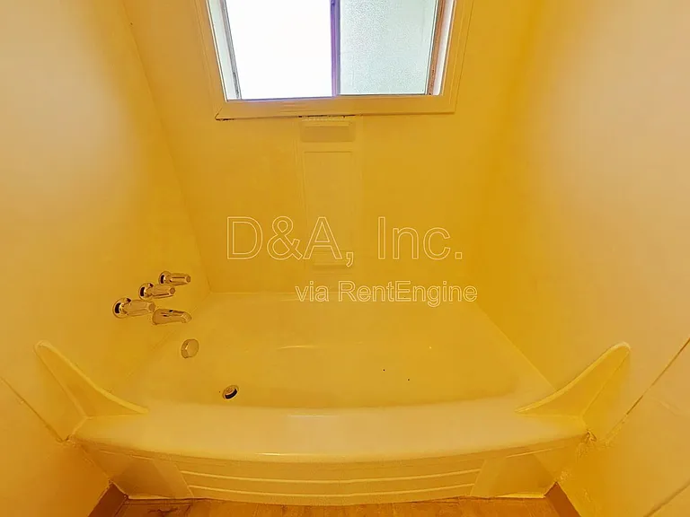 702 NW 14th St — Photo 12