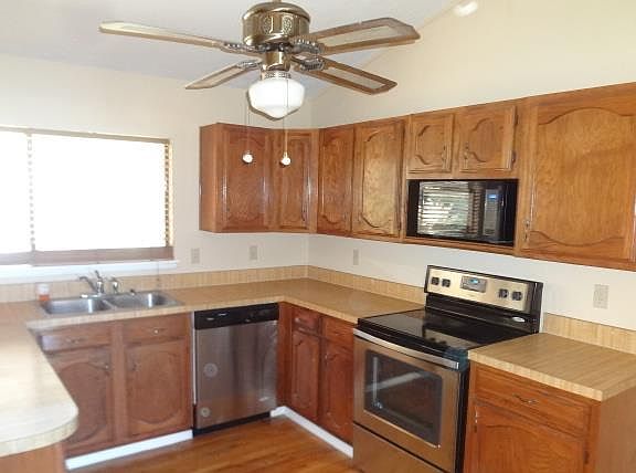 2nd image of 3701 Yaupon Dr
