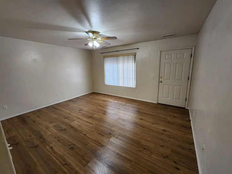 4581 McClintock Cir #B — Photo 22