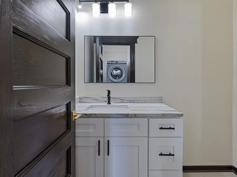442 E 48th St #1E — Photo 19