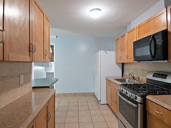 4th image of 2158 Crotona Ave APT 1