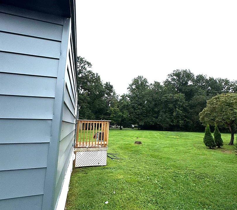 1st image of 8 Oak Dr