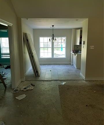 3rd image of 30123 Leslie St