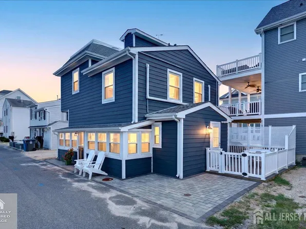 69 Spray Way, Lavallette, NJ 08735