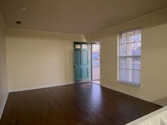 3rd image of 3312 Lockwood Ct SW