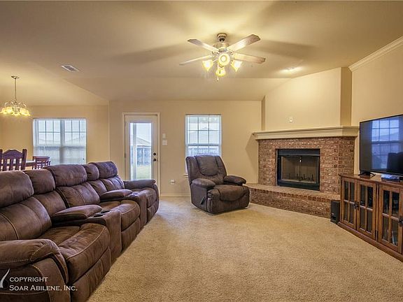 3rd image of 318 Sugarberry Ave