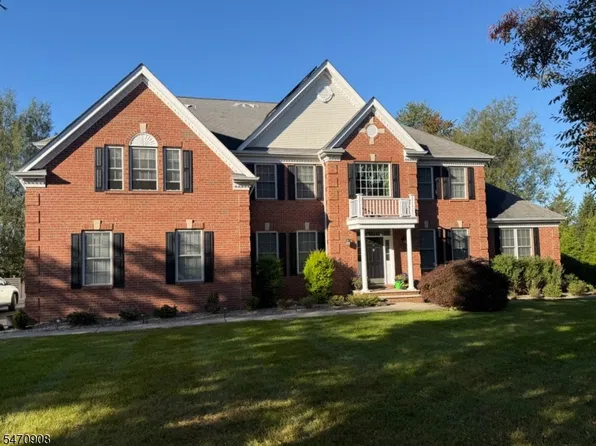 4 Stone Hill Ct, Washington Township, NJ 07853