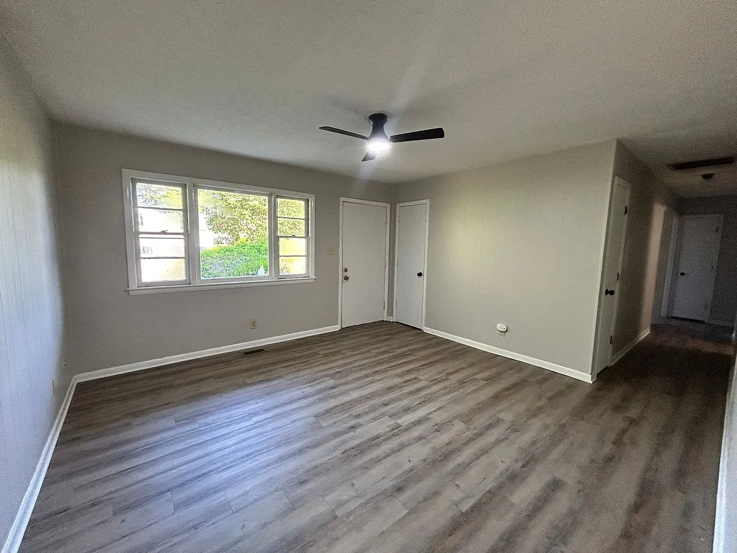 745 Rustland Dr. - Oakcrest ~ 2 Weeks Free! ~ — Photo 2