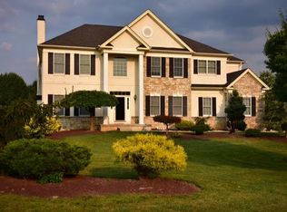 4190 Douglas Dr, Bethlehem, PA 18020