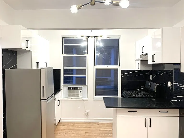 2540 Steinway St #2F — Photo 1