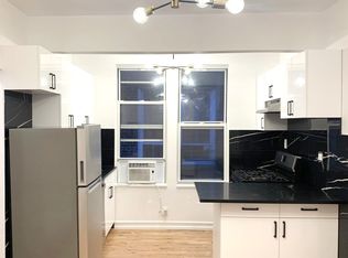 2540 Steinway St #2F, Astoria, NY 11103