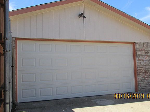 4th image of 933 Grand Teton Dr