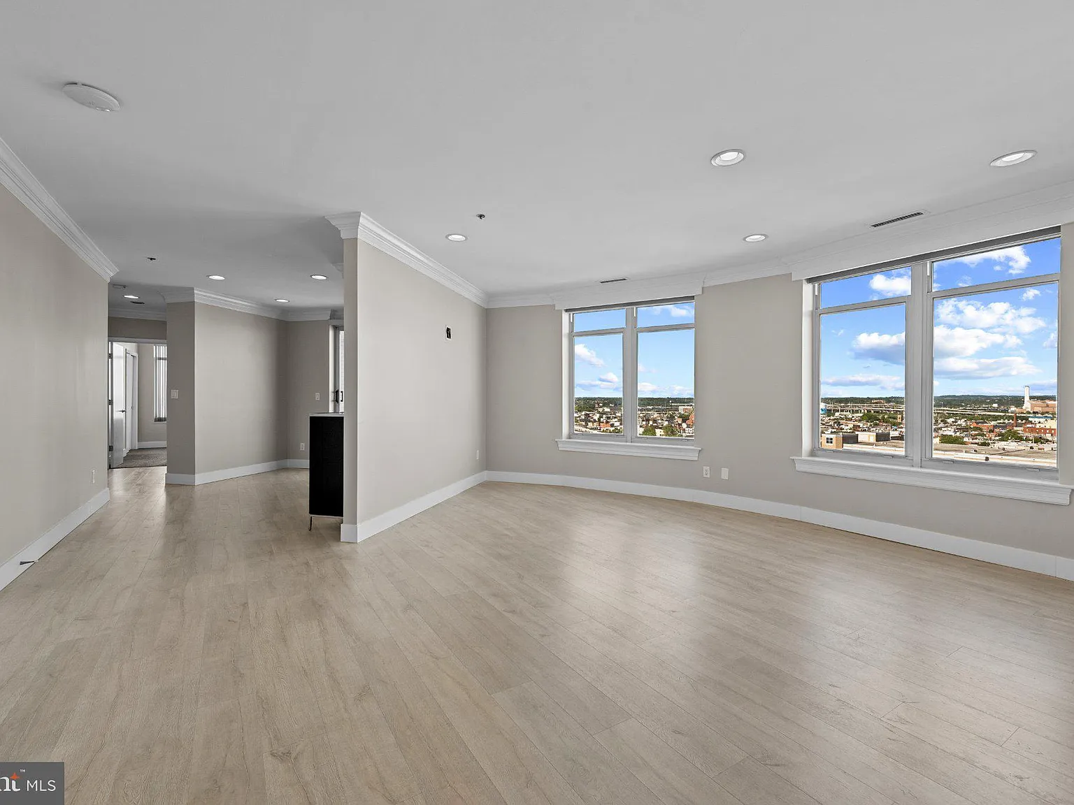 100 Harborview Dr — Photo 4