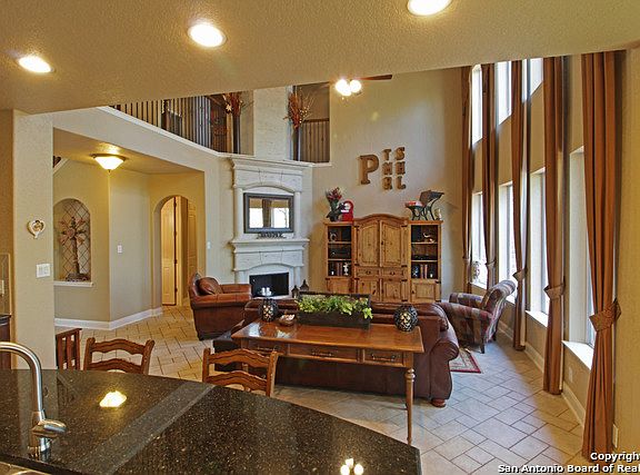 4th image of 3510 Pinnacle Dr