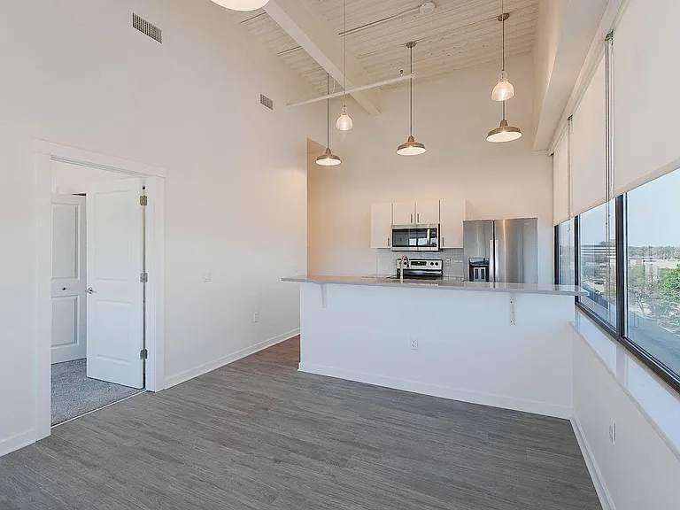 501 S Capitol Ave — Photo 65