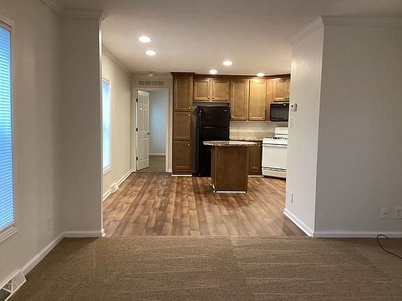 3rd image of 2 Willow Dr #364