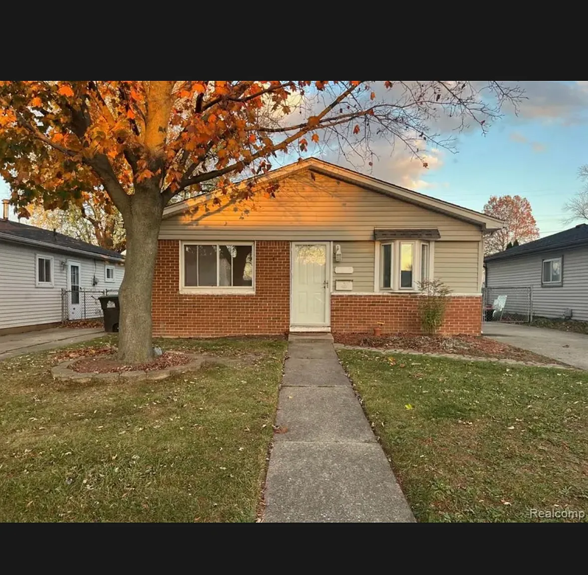 3 bed, 936 sqft, $1,600 — Photo 1