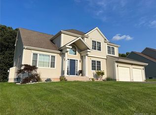 25 Saddle Hill Rd, Manchester, CT 06040