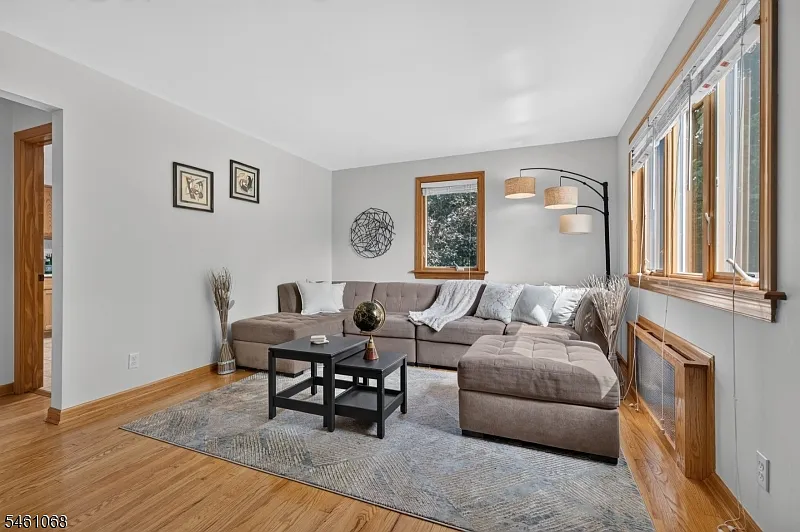 2 bed, 1.0 bath, $3,300 — Photo 2