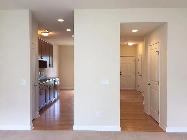 185 Phoenix Blvd NW — Photo 9