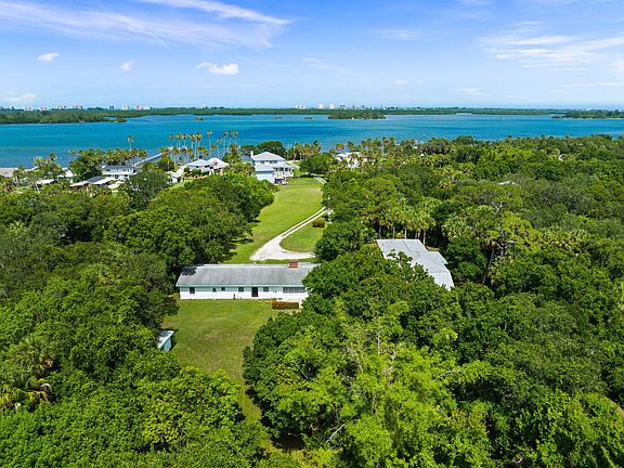 3rd image of 3241 N Indian River Drive