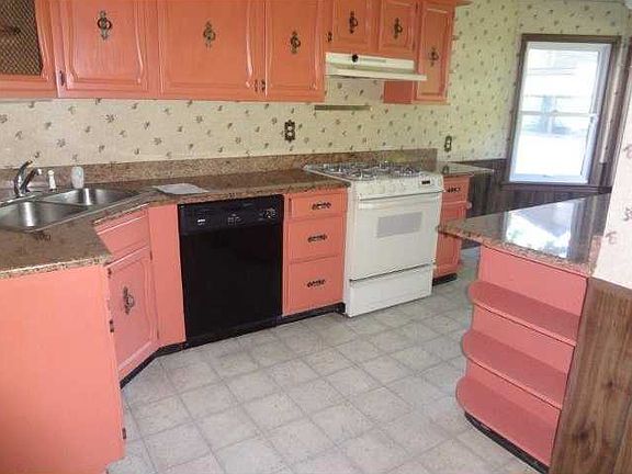 4th image of 1205 Evelyn St