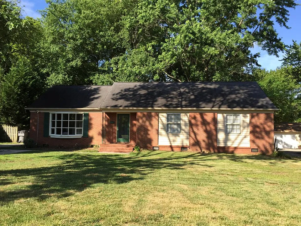 3252 Northampton Dr