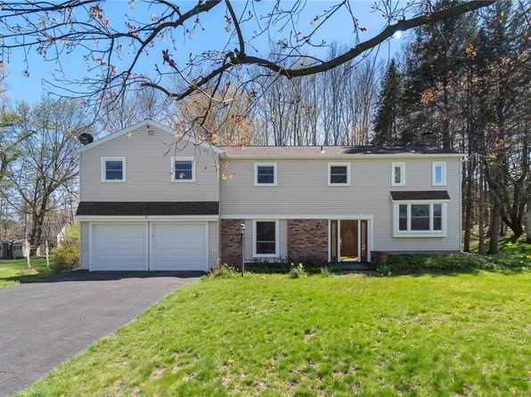 30 Sturbridge Ln, Pittsford, NY 14534