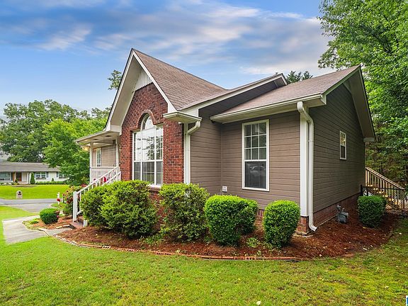 2nd image of 205 Oak Cir