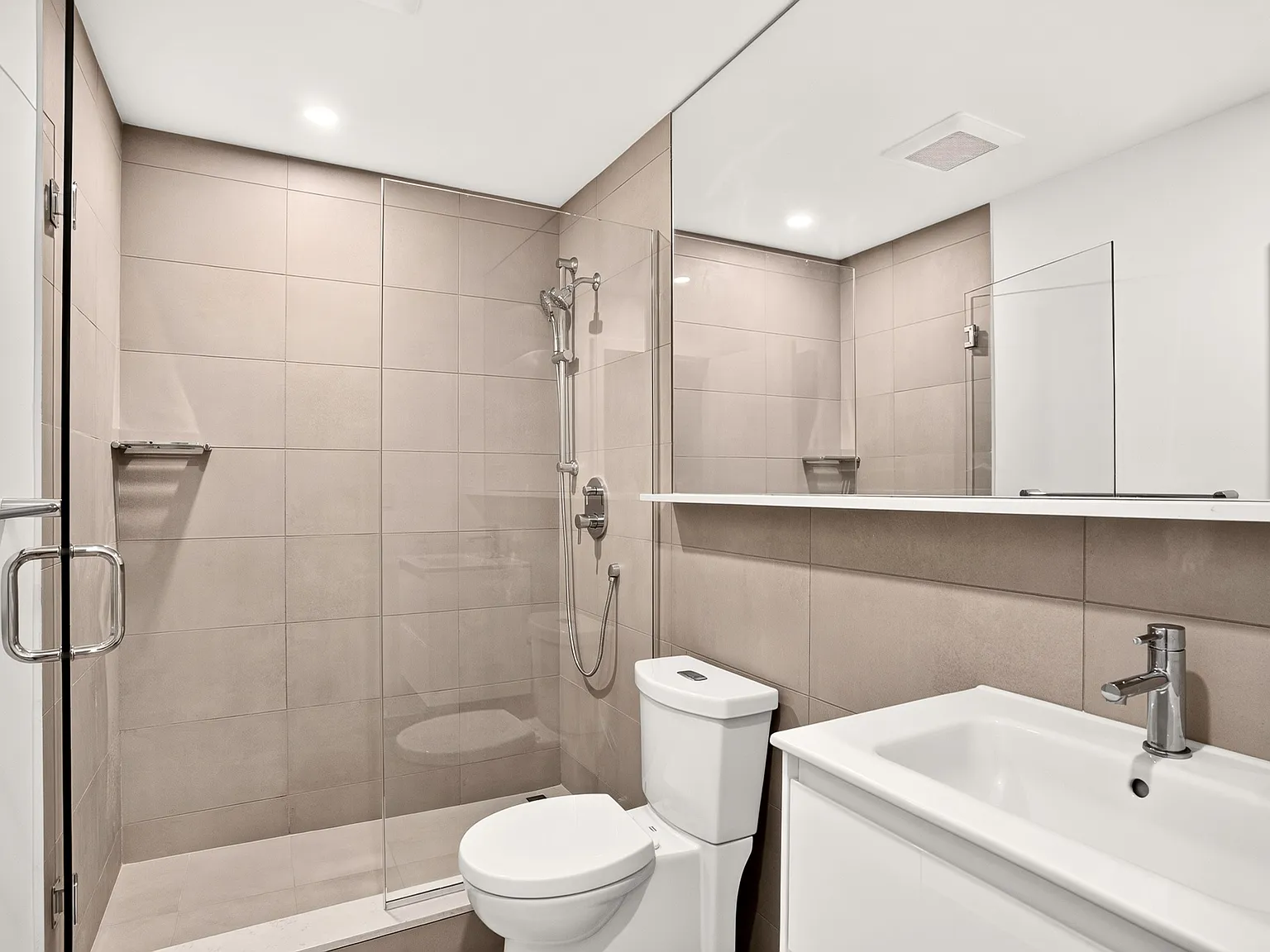 2 bed, 1.0 bath, 890 sqft, $3,200 — Photo 4