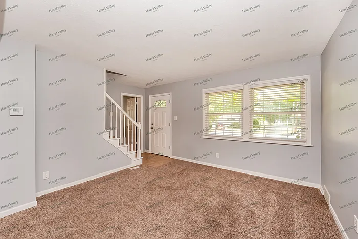 394 N Hawkins Ave — Photo 5
