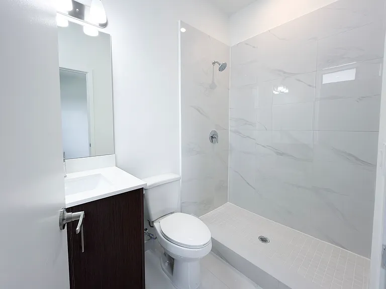 132 NW 10th Pl — Photo 7