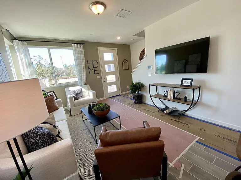 2052 N Rogers Ln — Photo 5