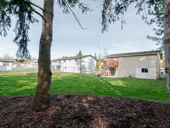 5th image of 2523 Saint Clair St
