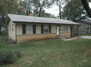 9716 Hillcrest Rd, Kansas City, MO 64137