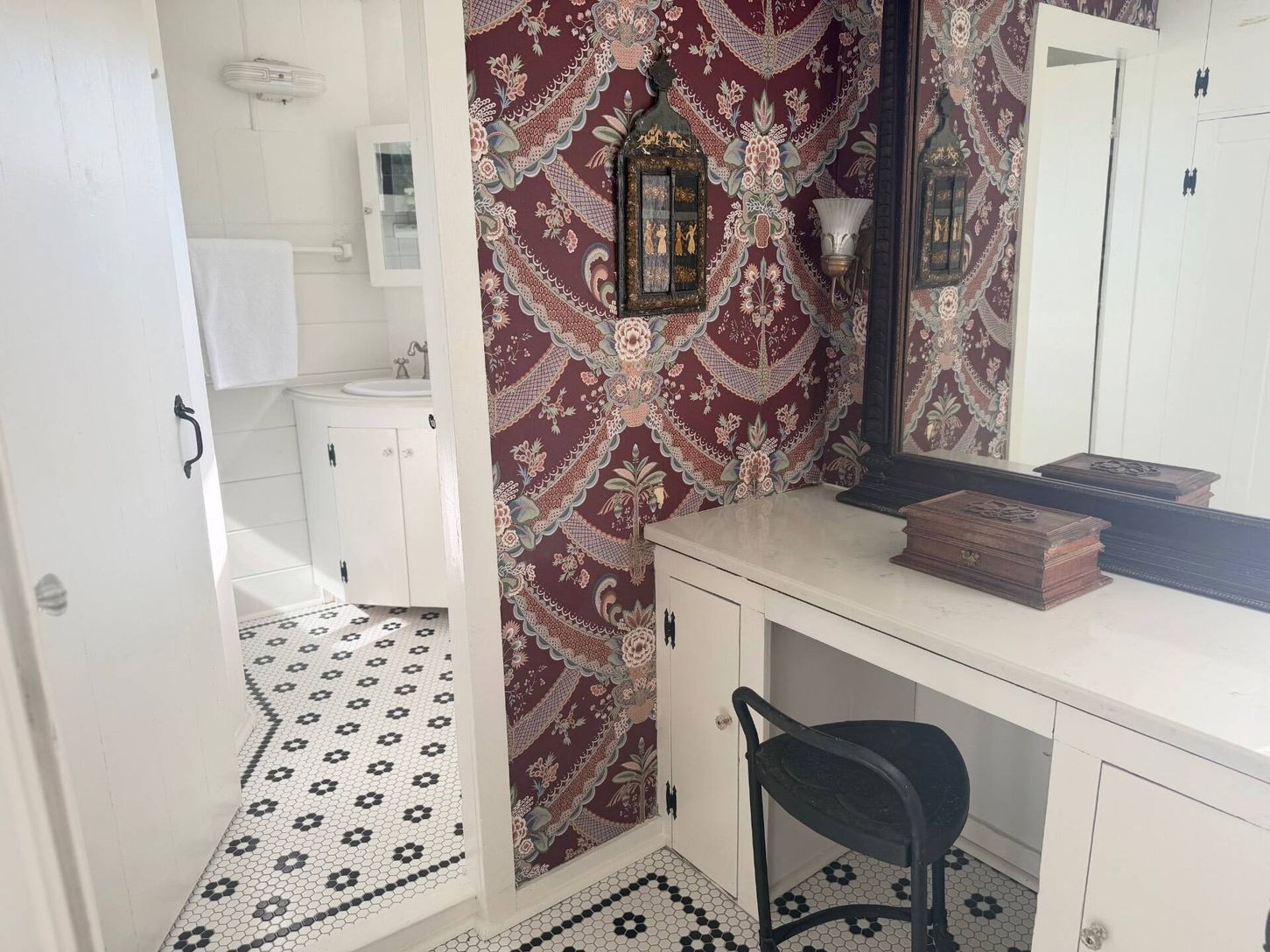  Full Bath on Main Floor